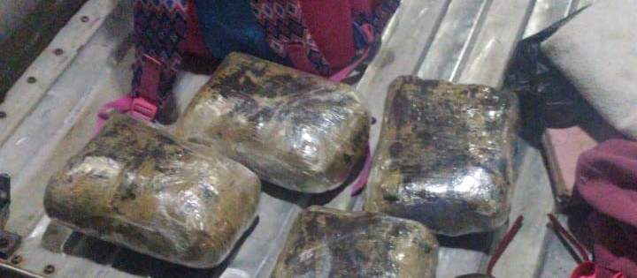 Passageira de ônibus é presa com 4 Kg de maconha