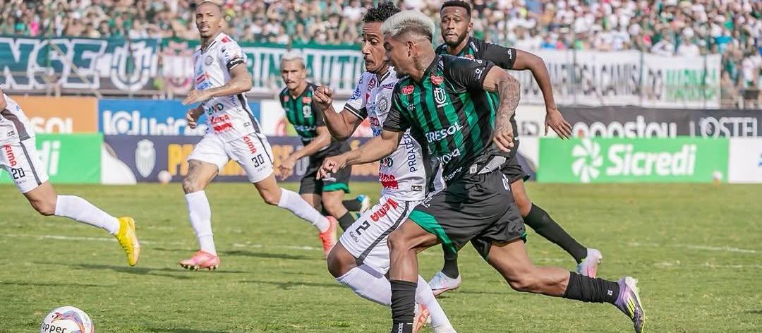 Primeiro duelo da final do Paranaense tem 4 gols e termina em empate