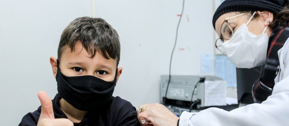 Maringá vai continuar a vacinação em crianças com a Coronavac