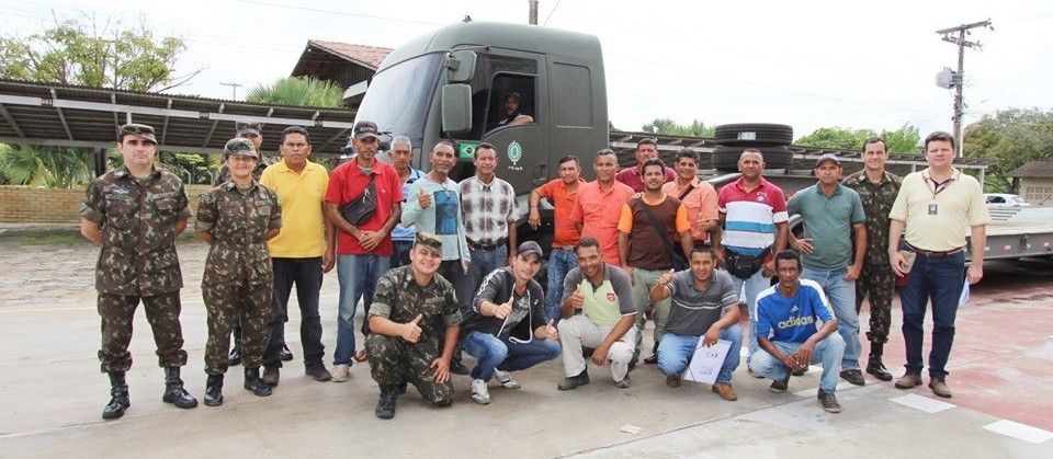 Transportadora de Maringá vai empregar 36 motoristas refugiados