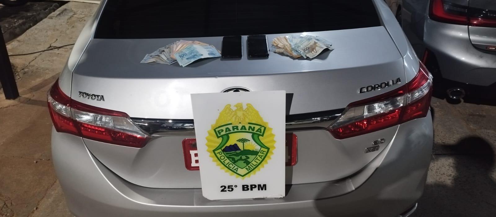 Taxista se joga de carro em movimento durante roubo