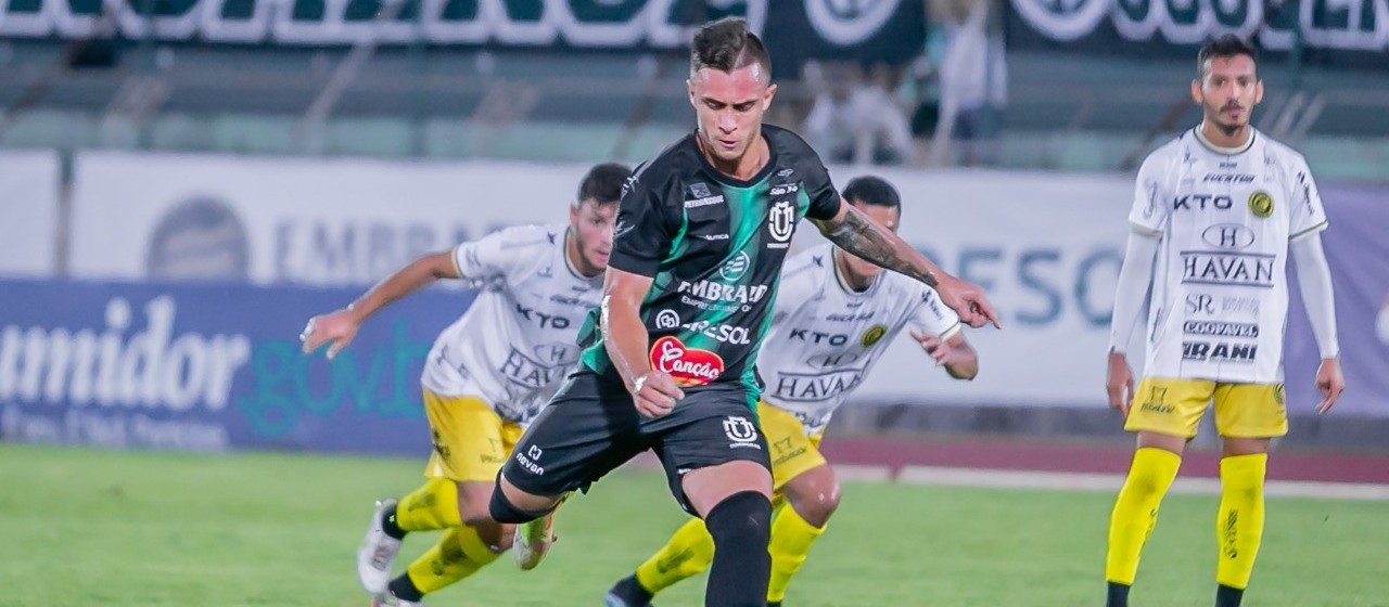 Maringá FC acerta empréstimo de três atletas ao Operário-PR