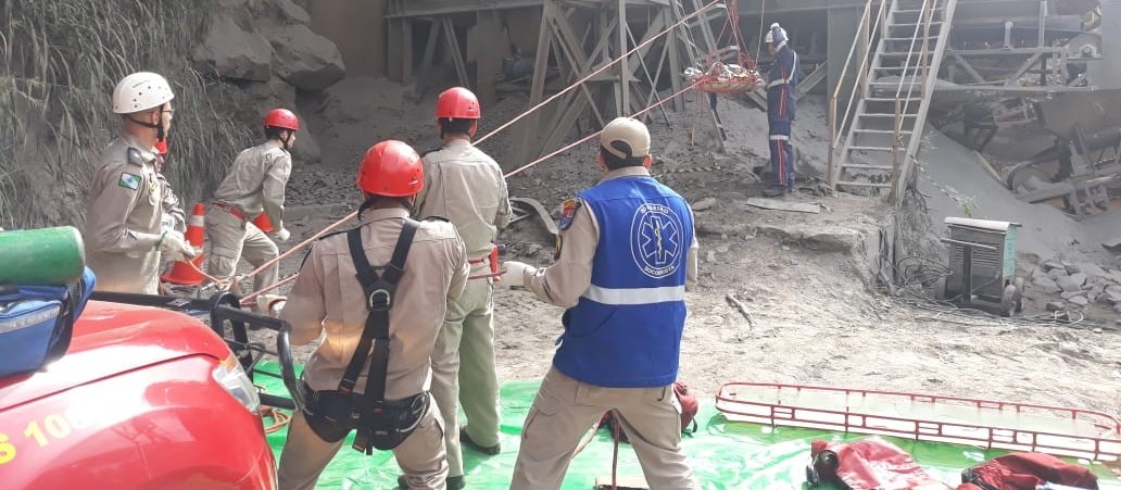 Operário fica ferido e é resgatado pelos bombeiros