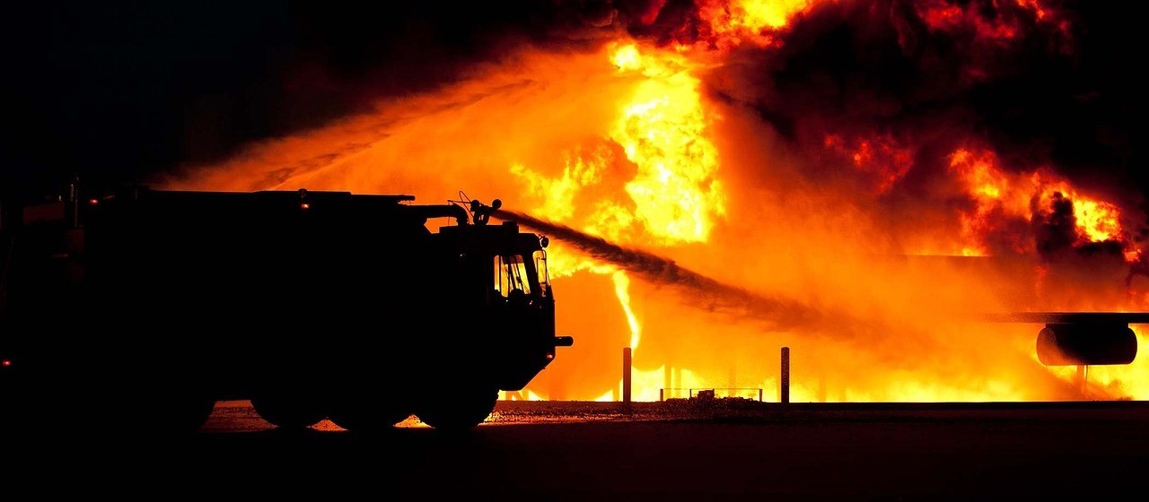 Incêndio em pátio da delegacia de Londrina foi doloso aponta perícia