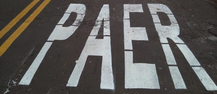 'Pare' escrito errado em rua chama atenção em Maringá