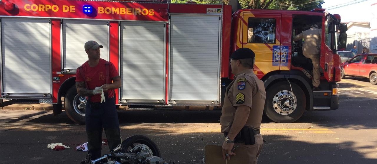 Motociclista fica ferido em acidente na Avenida Castro Alves