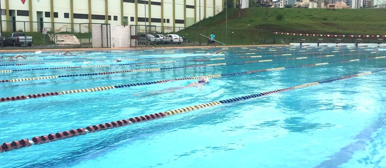 Maringá abre inscrições para aulas de natação na Vila Olímpica