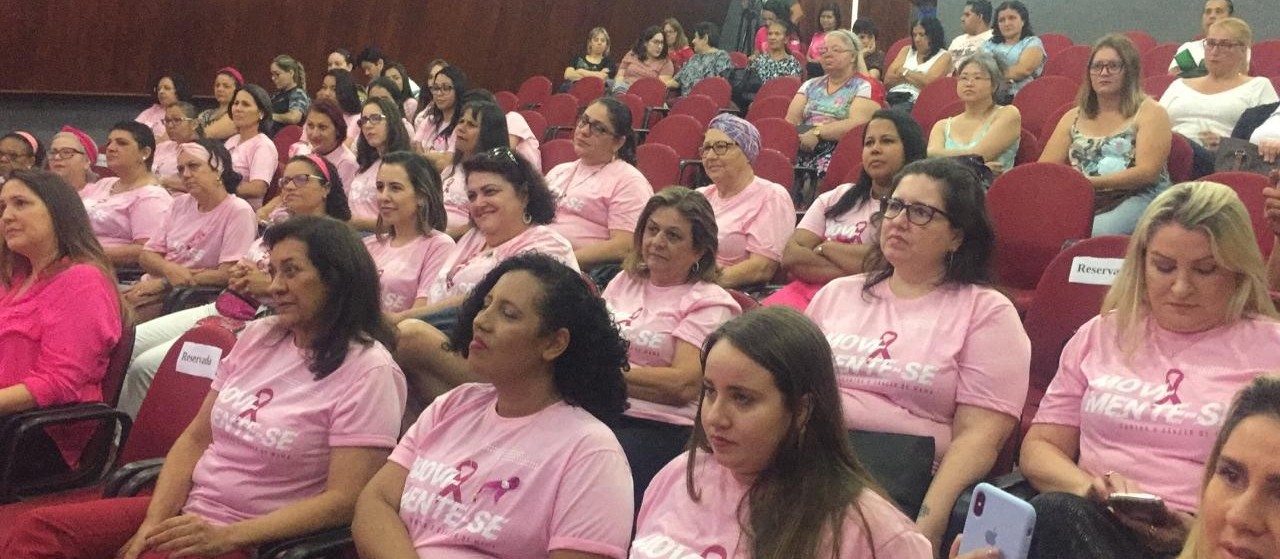 Mulheres que lutam contra o câncer de mama dão depoimento no lançamento do Outubro Rosa