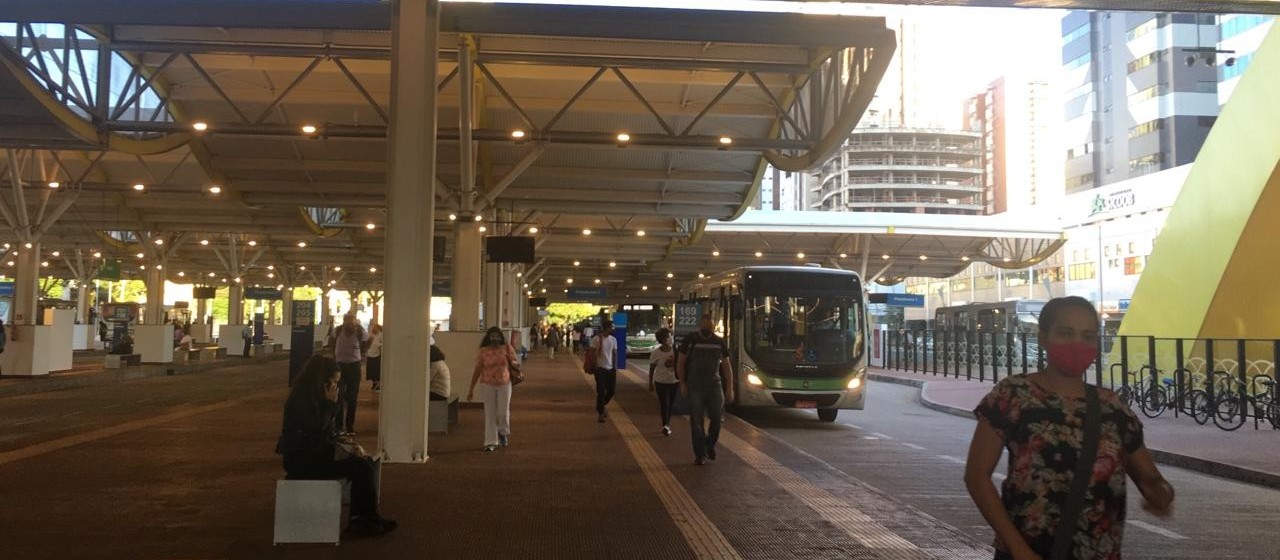No segundo dia de paralisação do transporte coletivo, 25% da frota está circulando