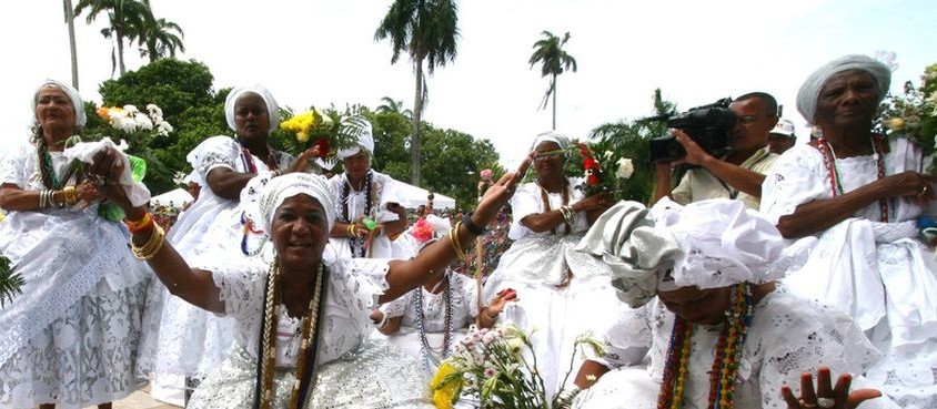 Pessoas ainda veem com maus olhos as religiões afro-brasileiras