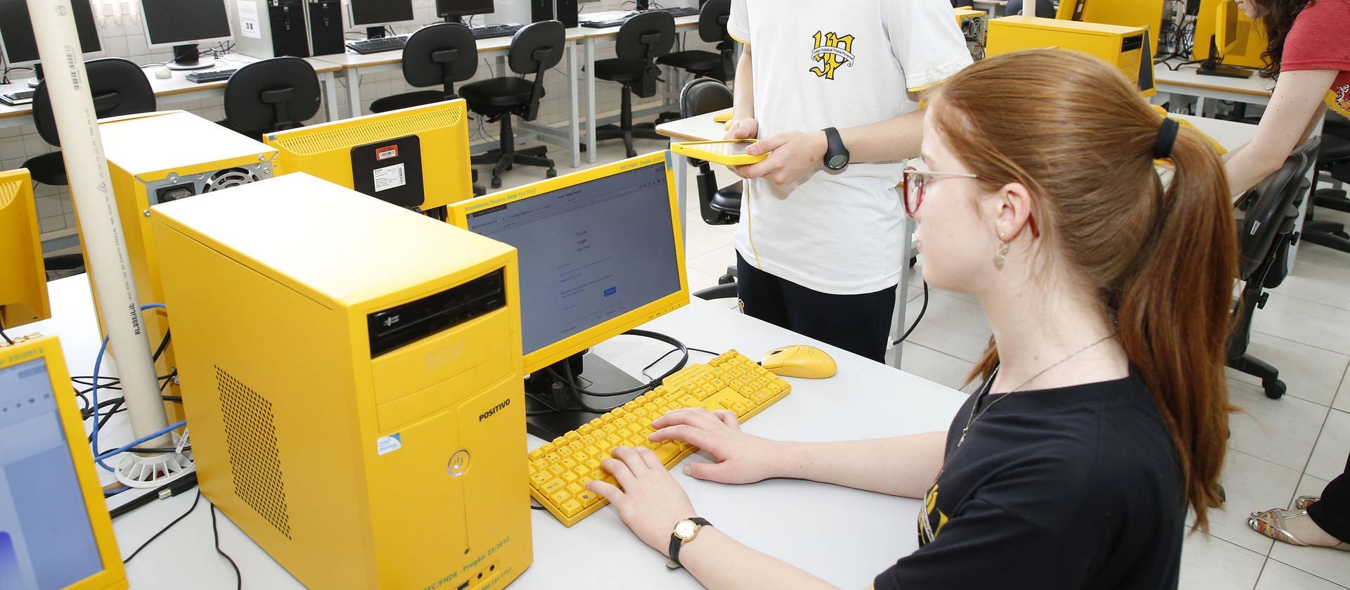 Sete escolas da rede estadual em Maringá terão ensino de informática no ensino médio