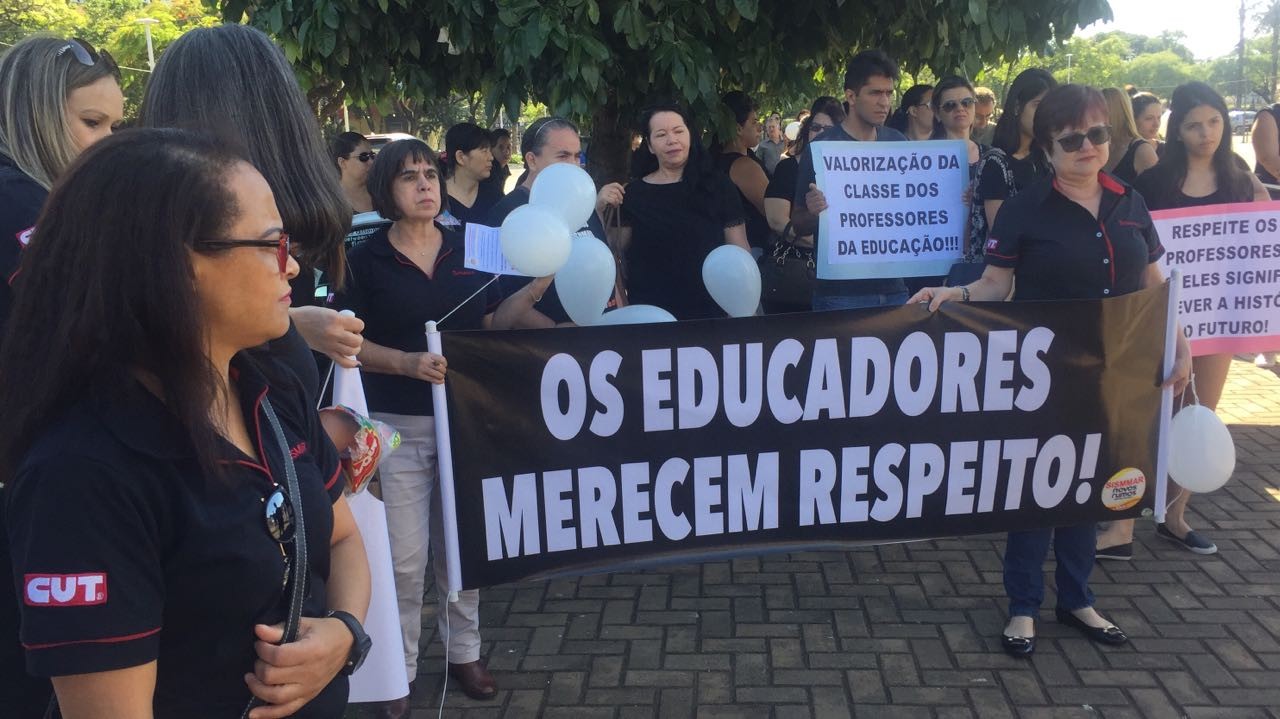 Maringá realiza ato em defesa da educação