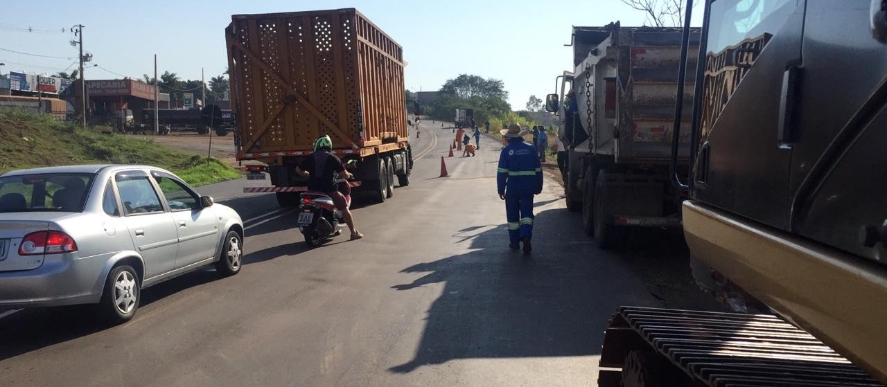 Obras do Contorno Sul são retomadas e prefeito anuncia recursos para recape de asfalto em toda a cidade