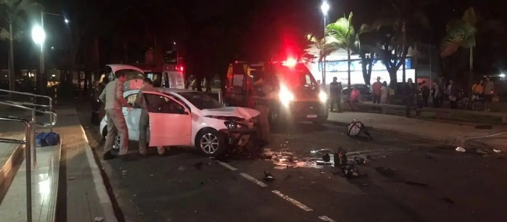 Discussão familiar causa acidente em praça de Maringá