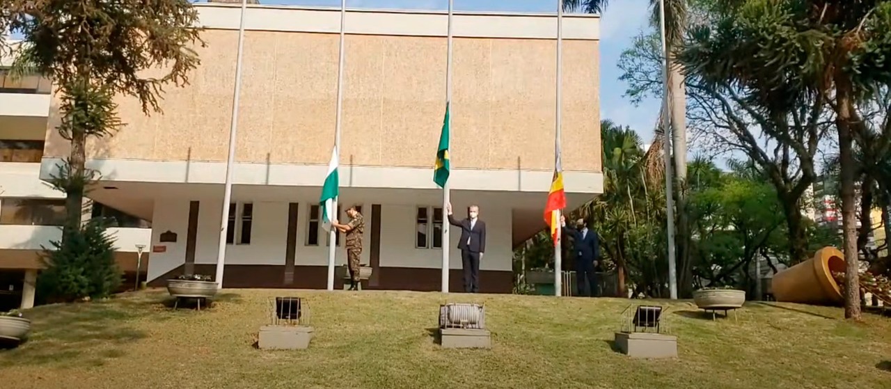 Prefeitura celebra 7 de setembro com hasteamento da bandeira em Maringá