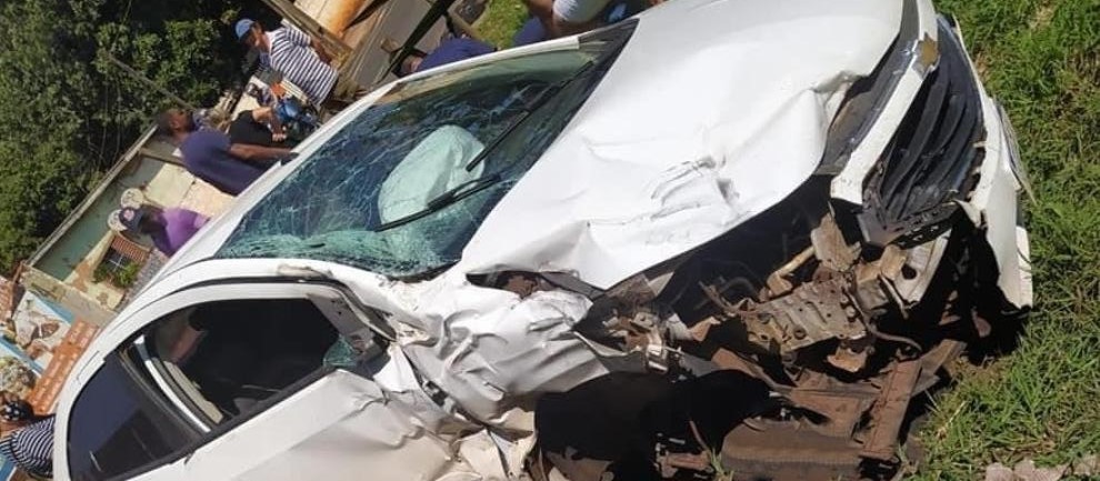 Colisão entre carro e trem deixa uma pessoa ferida