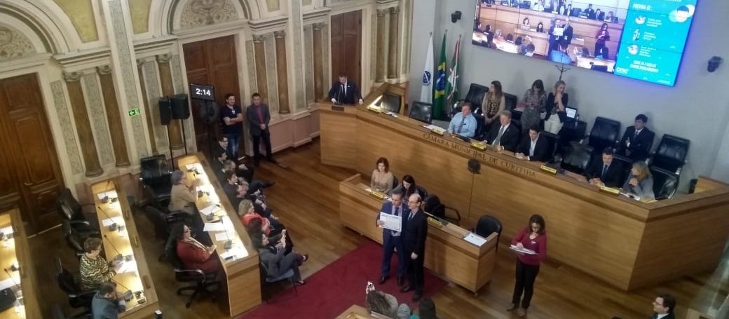 Ex-vereadora de Curitiba é condenada por improbidade
