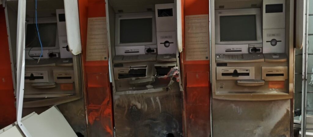 Ladrões explodem caixas eletrônicos em Mariluz