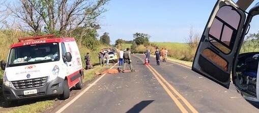 Motociclista bate contra carreta e morre na PR-317  