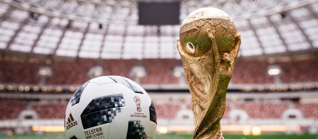 Por conta da Copa do Mundo, torcedores fazem "bolão" 