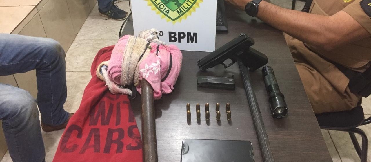 Homem e adolescente são detidos após tentar furtar cofre de posto de combustíveis