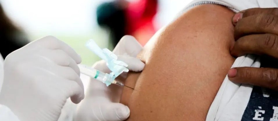 Secretaria de Saúde de Maringá pede que a população procure UBSs para se vacinar