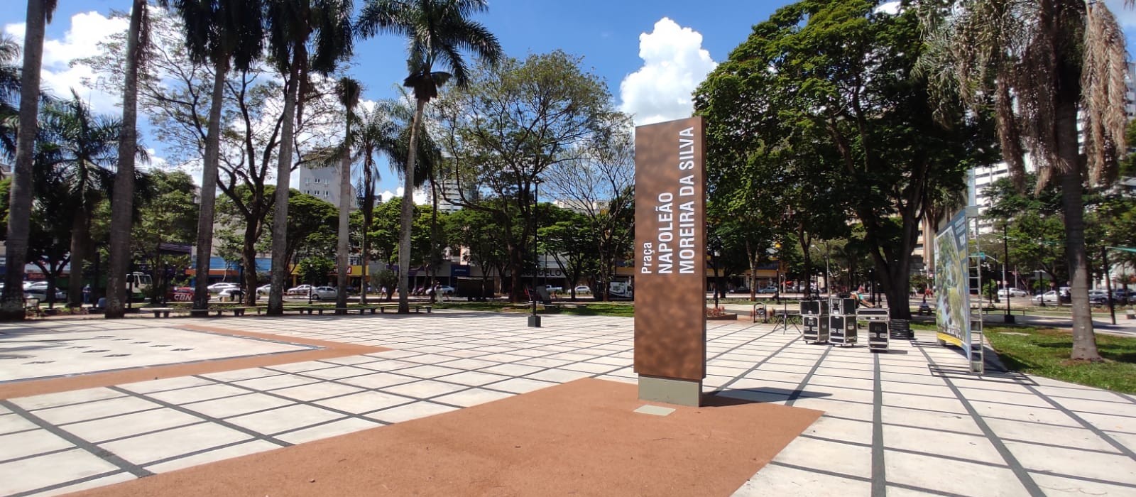 A big tower e brinquedos na Praça Napoleão Moreira da Silva é desativada  dia 13 de janeiro