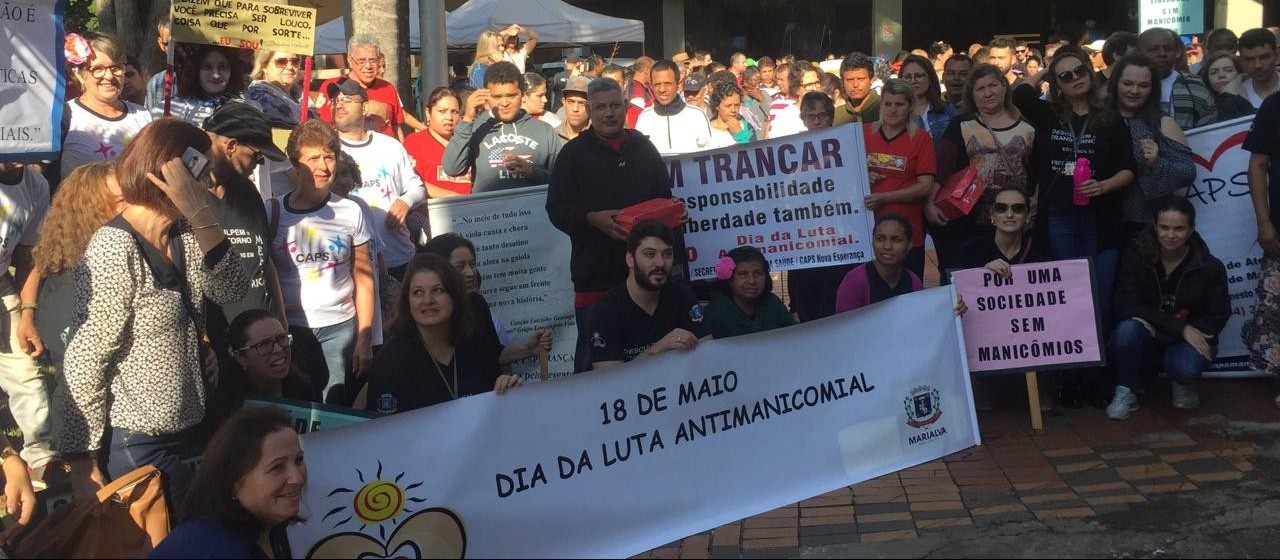 Pacientes com transtornos mentais saem em passeata em Maringá