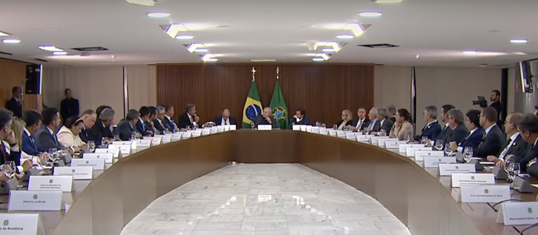 Ratinho Júnior (PSD) comparece à reunião sobre atos golpistas em Brasília