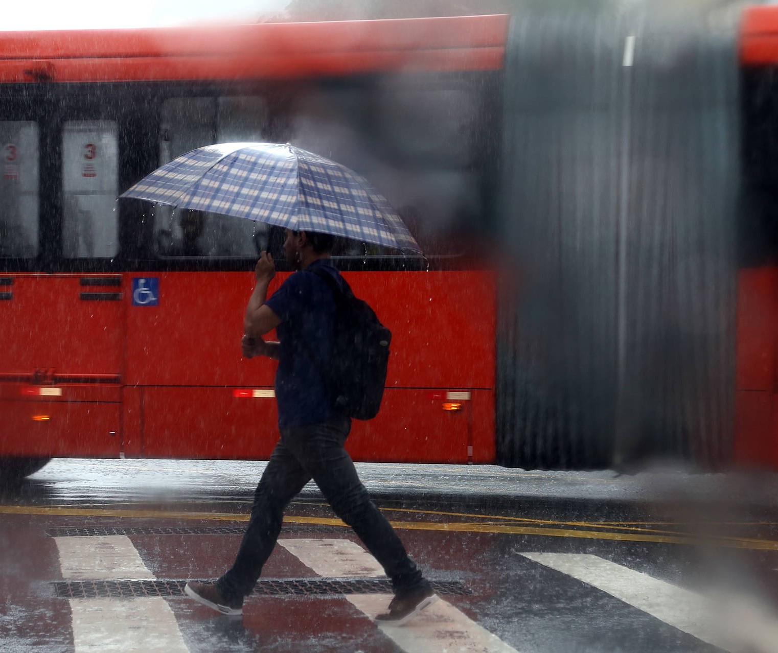 Mudança no tempo traz chuva e frio intenso para Maringá