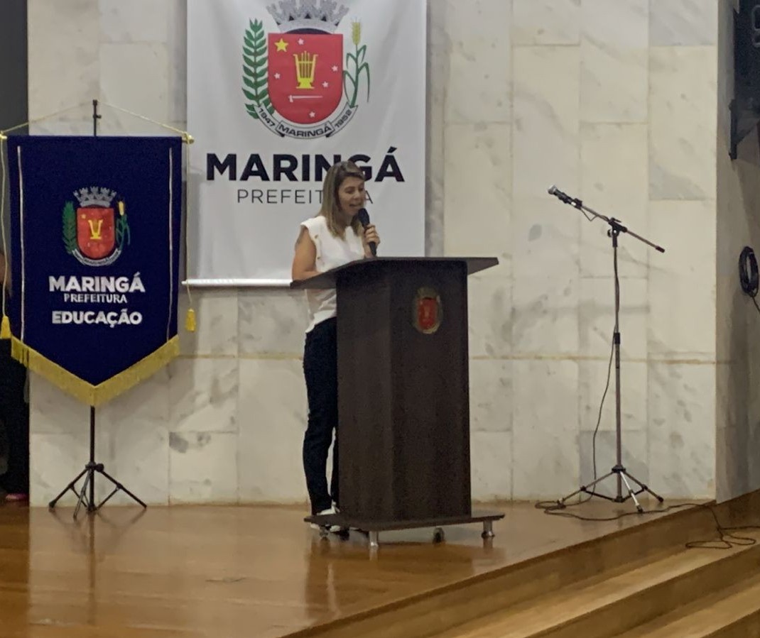 Nayara Caruzzo toma posse como secretária de Educação de Maringá