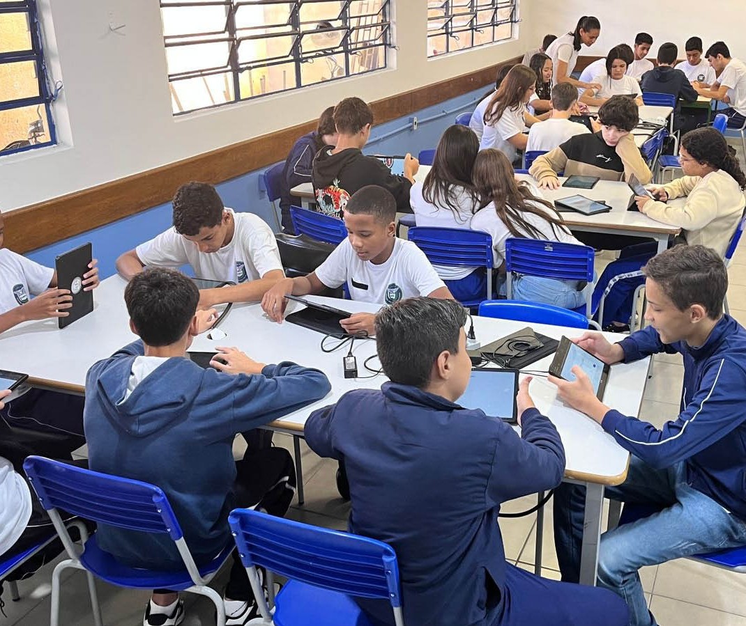 Alunos de Maringá transformam escola em cenário de ataque zumbi