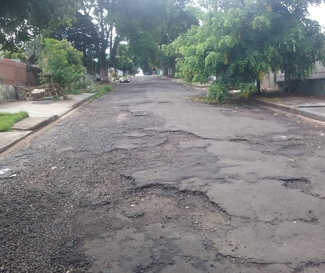Ouvinte reclama do asfalto na Rua Rio Xingu, em Maringá