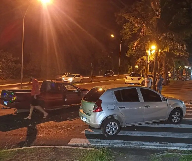 Acidente de trânsito deixa dois feridos em Maringá