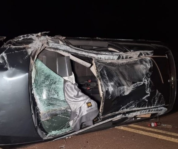 Dois carros capotam após colisão em Maringá e sete pessoas ficam feridas