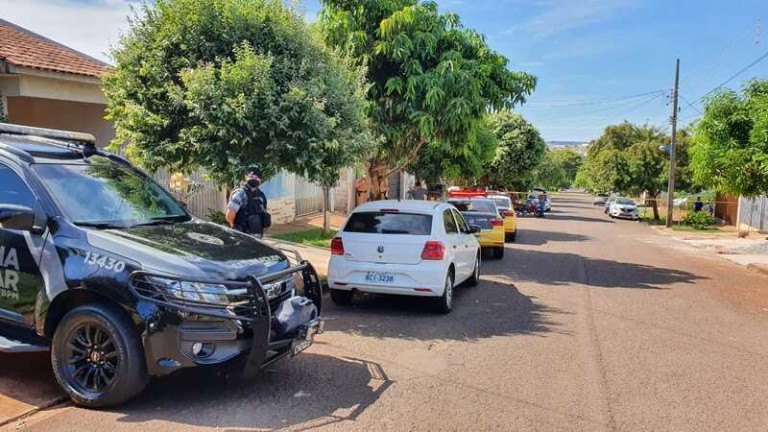 Homem tenta agredir policiais com faca e acaba morto em Maringá