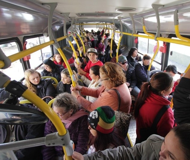 Usuários reclamam de ônibus lotados nas linhas intermunicipais