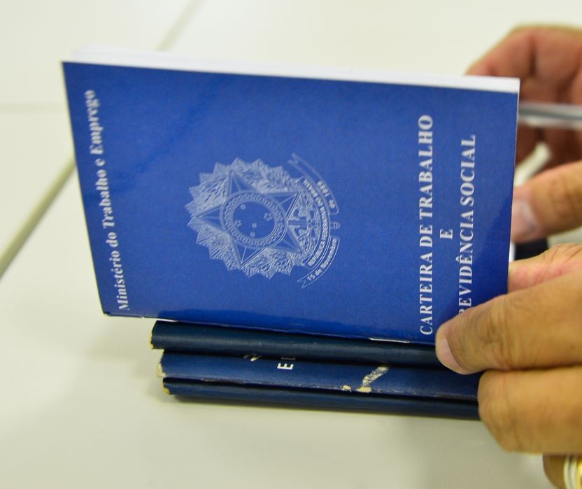 Emprego, consumo e pedidos de recuperação judicial e falências