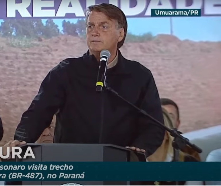 Presidente Jair Bolsonaro discursa em visita à Umuarama