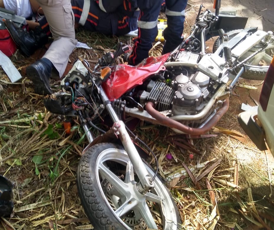 Motociclista morre e adolescente fica em estado grave após acidente