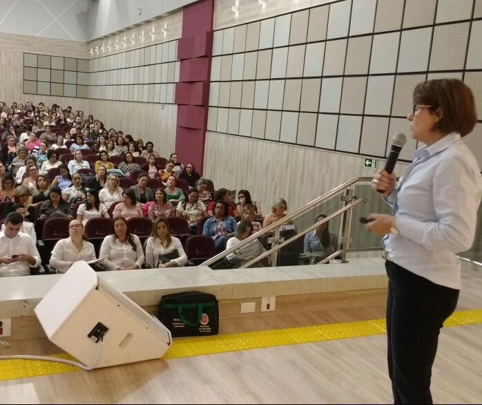 Centenas de gestores públicos e educadores da Amusep debatem a nova Base Nacional Curricular