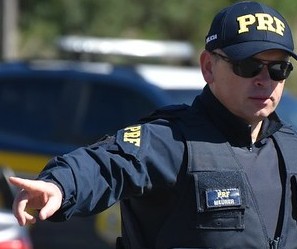 PRF flagra motorista de ônibus embriagado em Mandaguari