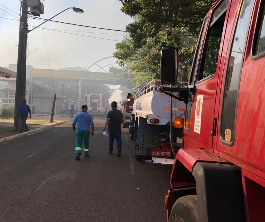 Incêndio em shopping atacadista: Semusp disponibiliza 5 caminhões pipa