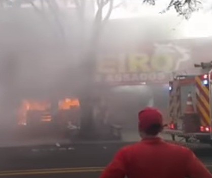 Incêndio em açougue mobiliza Corpo de Bombeiros