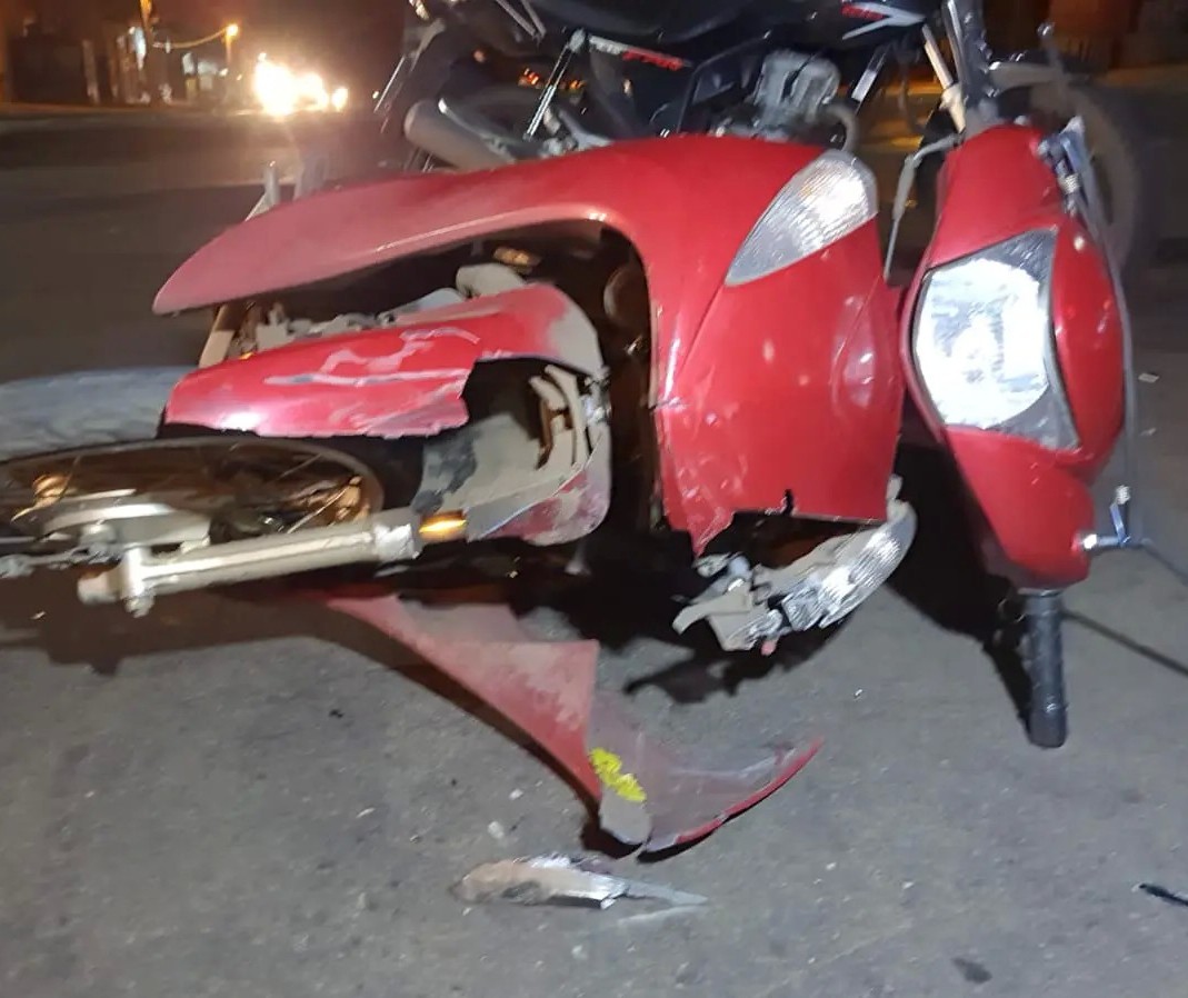 Jovens ficam gravemente feridos após mais um acidente envolvendo moto, em Maringá
