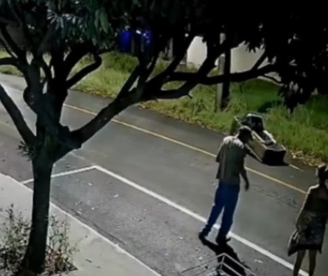 Polícia prende suspeitos da morte de homem encontrado em sofá, em Umuarama