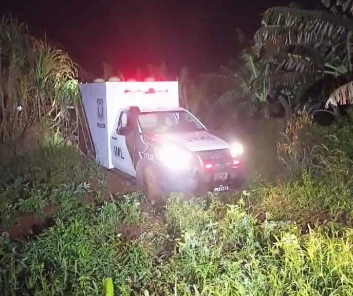 Corpo de mulher é encontrado próximo a cova rasa