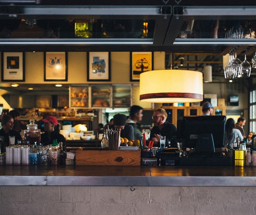 Novo decreto endurece regras para bares e restaurantes de Maringá