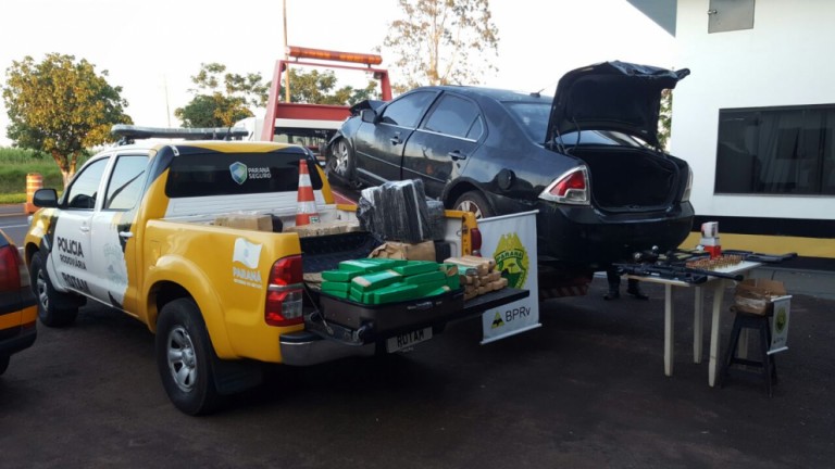 Carro capota e PRE apreende drogas e munições