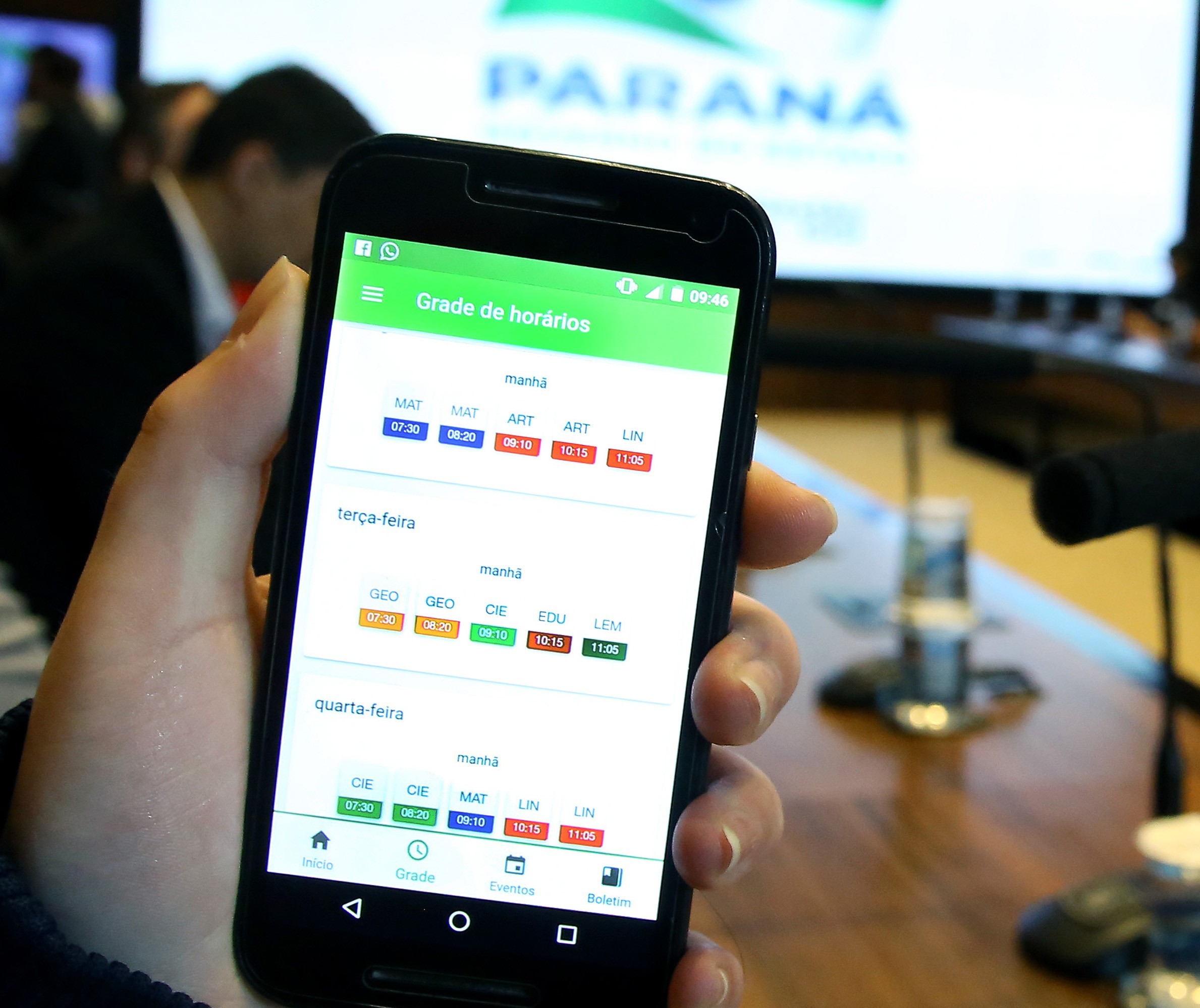 Núcleo Regional de Educação chama pais e alunos para acessar aplicativo Escola Paraná